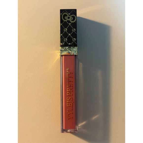 Kylie's Pretty Other - Kylie's Pretty Liquid Lipstick Mauve Pink Hello Kitty Bow Cap Gold Detail